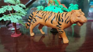 realistic showcase tiger