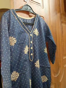 Blue Embroidered Kurta with V-Neck💙