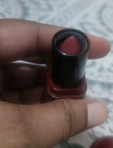 Huda Matte Me Lipstick 💄 (unused)