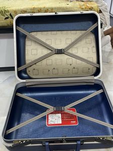 vintage VIP Hard-Case Blue Suitcase (22 Inch) - Un