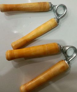 Unlock Your Hand Strength: 2-Piece Wooden Handle Hand Grips for Powerful Workouts"