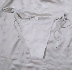 Elegant White Bikini with Gold 🪙