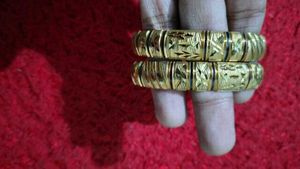 Elegant Gold Tone Bangles