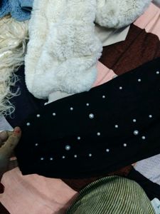 Chic Pearl Embellished Black Sweater