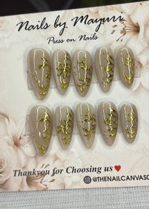 Elegant Gold Floral Press On Nails
