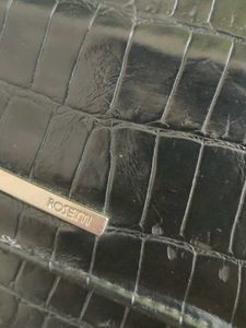 Chic Black Croc-Embossed Chain Shoulder Bag