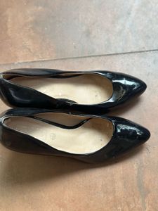 Truffle Collection Women's Black Stiletto Pumps