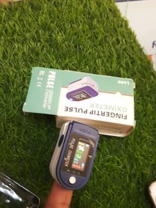 Finger Pulse Oximeter Brand New With 2 Bettery