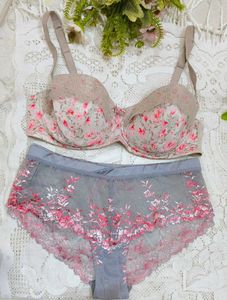Floral Lace detail bra with beautiful brief