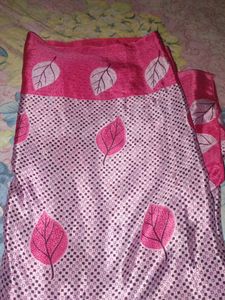 Beautiful Pink Leaf Print Saree