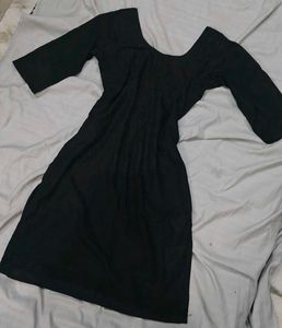 Elegant Black Kurta with Detailed Embroidery