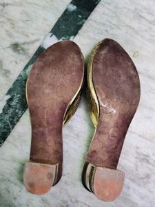 Elegant Embellished Golden jutti