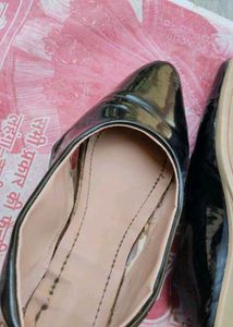 Stylish Black Patent Ballerinas