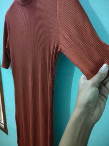 Free Assembly Ribbed Red Top