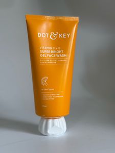 Dot & Key Vitamin C E Face Wash