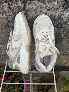 White Shoes – Size 39