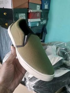 NEW NO USED OLIVE GREEN LOAFERS SHOES FOR MEN AND