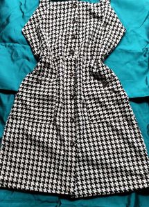 Houndstooth Button-Front Dress 👗✨