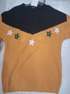 Stylish Knitted Sweater with Floral Detail