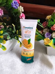 Himalaya Spot Clearing Turmeric Face Scrub