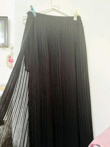 Chic Black Pleated Midi Skirt