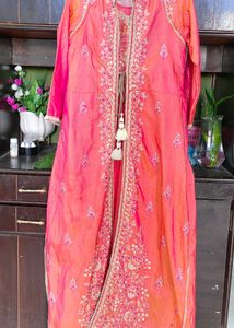 Elegant coral Embroidered maxi dress with floor le