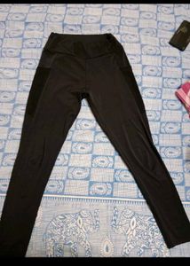 URBANIC Stylish Black Athleisure Jeggings