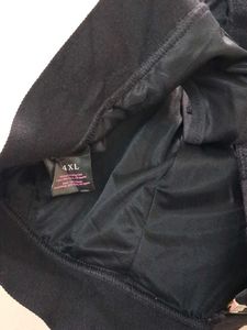 4XL Black Front Zip Sports Bra