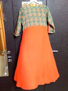 stylish Kurti with out tag &amp; skirt combo