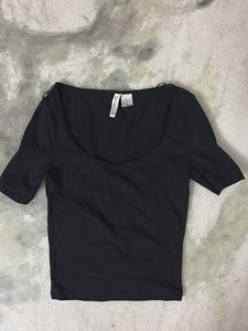 Chic Black Short Sleeve Scoop Neck Top