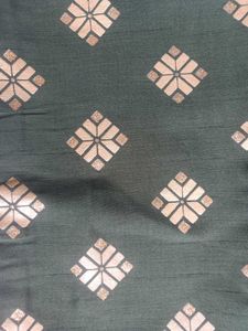 Elegant Green Ethnic Dress🥻