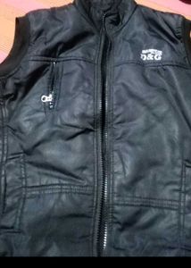 Stylish Black Sleeveless Jacket