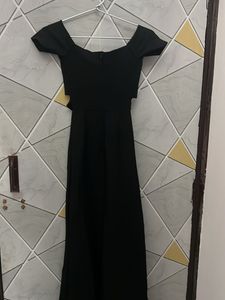 Elegant Black Off-Shoulder Maxi Dress