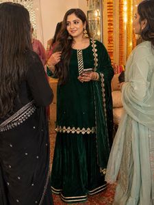 🔥SALE🔥Elegant Emerald Green Velvet suit