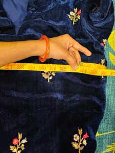 Elegant Velvet Kurta Set m size or XL ko achha fit
