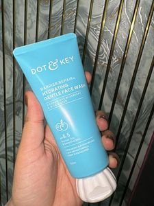 Dot &amp; Key barrier repair Gentle Face Wash