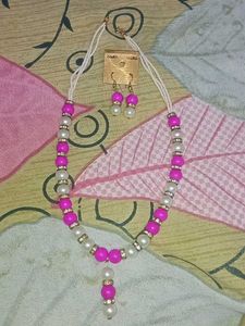 Stylish Pink and White Pearl Necklace Set