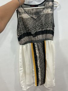 Stylish Sleeveless V-Neck Dress