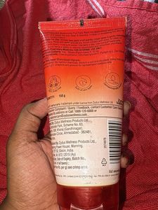Everyuth Naturals Moisturizing Face Wash