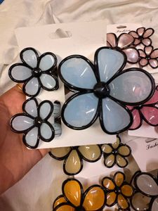 Flower Hair Claw Clips Set of two cards