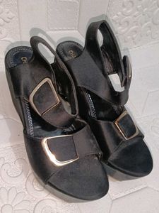 Stylish Black Wedge Sandals