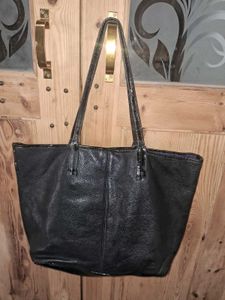 metro city Chic Black Leather Tote Bag