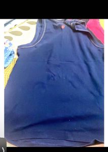 Set of 3 vest in very good condition
