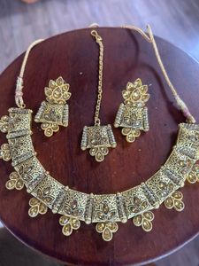 Elegant Gold Necklace &amp; Earring Set