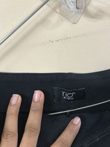 Stylish Black Pants with Zipper Detail