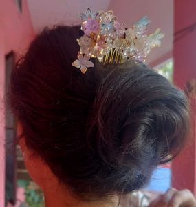 Elegant Floral Hair Comb