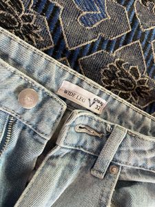 Light Wash Straight Leg Jeans size - 28