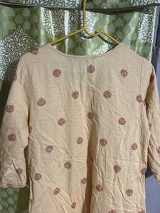 Avaasa Elegant Yellow Embroidered Kurta