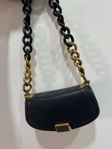 Chic Black Shoulder Bag with Chain Strap