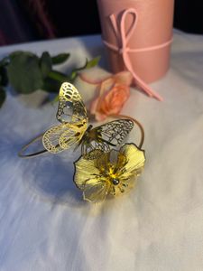 Exquisite Butterfly &amp; Flower Bangle